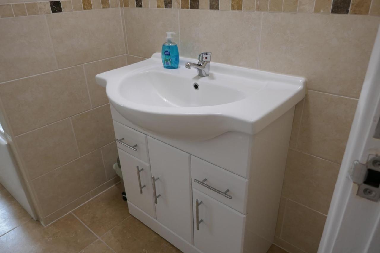 2 Bedroom House Walking Distance To City Centre With Free Parking 요크 외부 사진