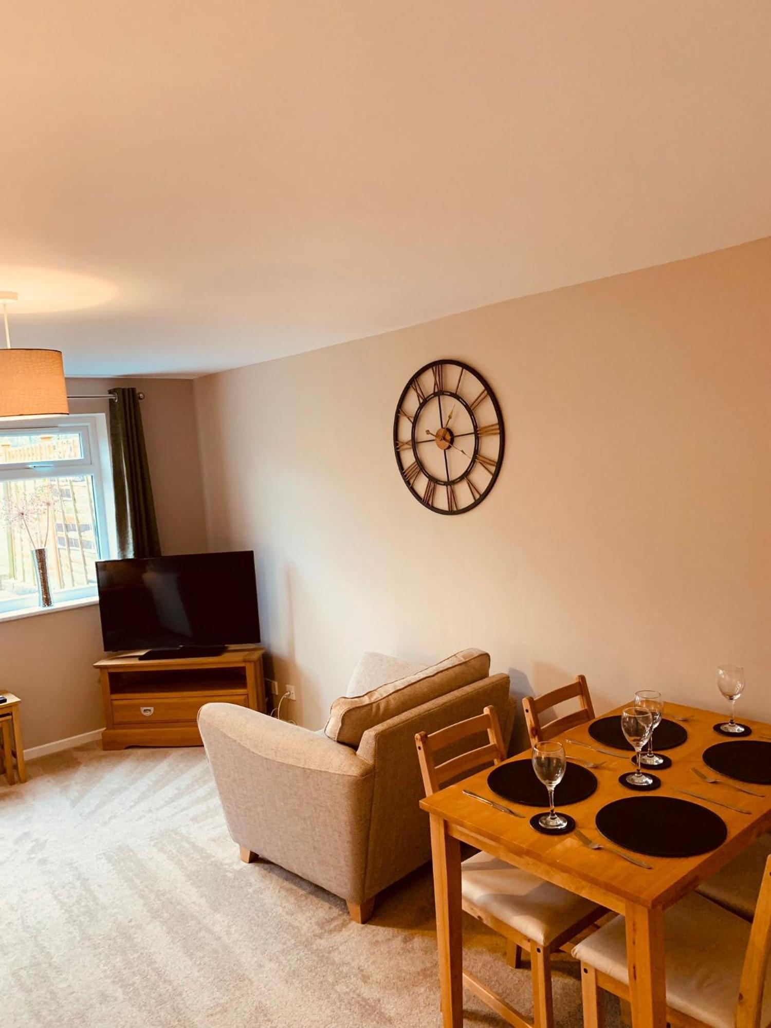 2 Bedroom House Walking Distance To City Centre With Free Parking 요크 외부 사진